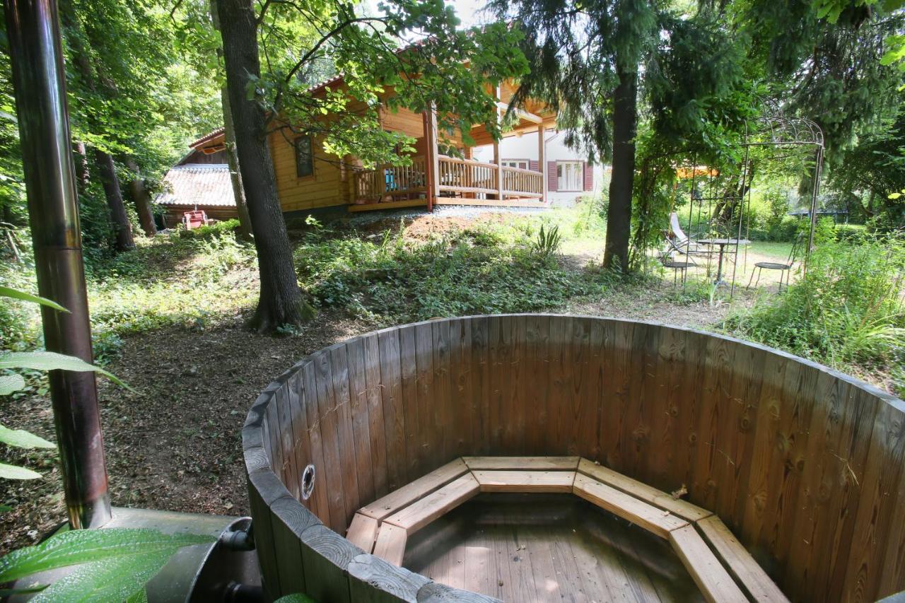 Blockhaus Chalet Mit Beheizbarem Badefass Und Infrarotsauna Auf Der Terrasse Oberschutzen Экстерьер фото
